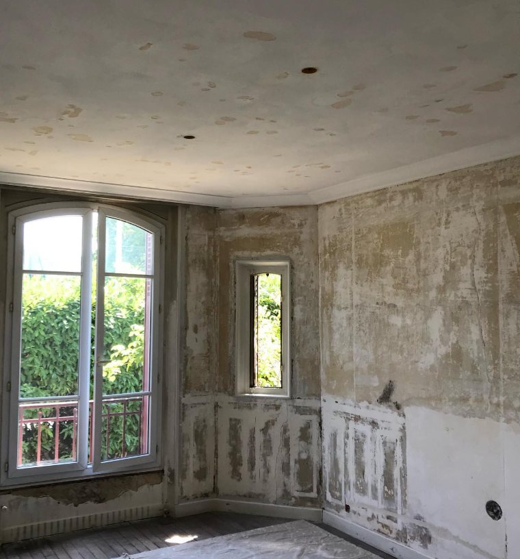 Avant — état initial des murs — chantier de peinture intérieure dans les Yvelines (78)