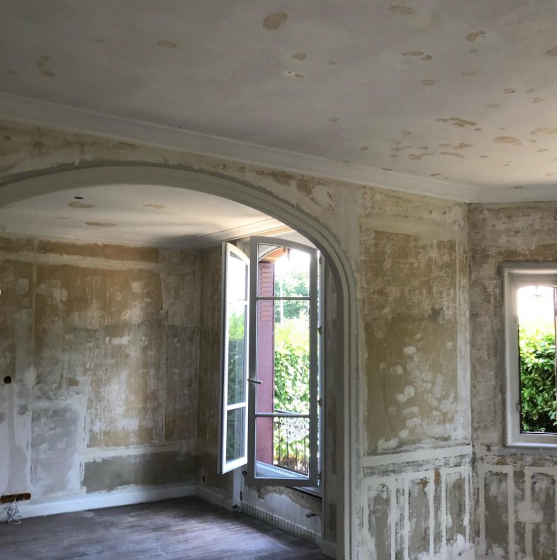 Avant — préparation des murs — chantier de peinture intérieure dans les Yvelines (78)